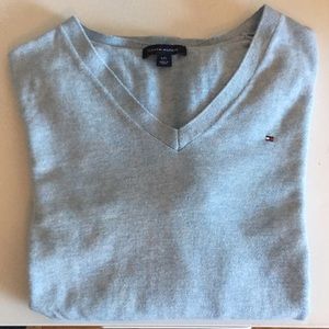 Tommy Hilfiger Woman’s Large V-Neck Long Sleeve Shirt.